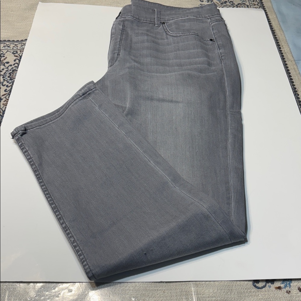 Women's Cropped Jeans in Gray